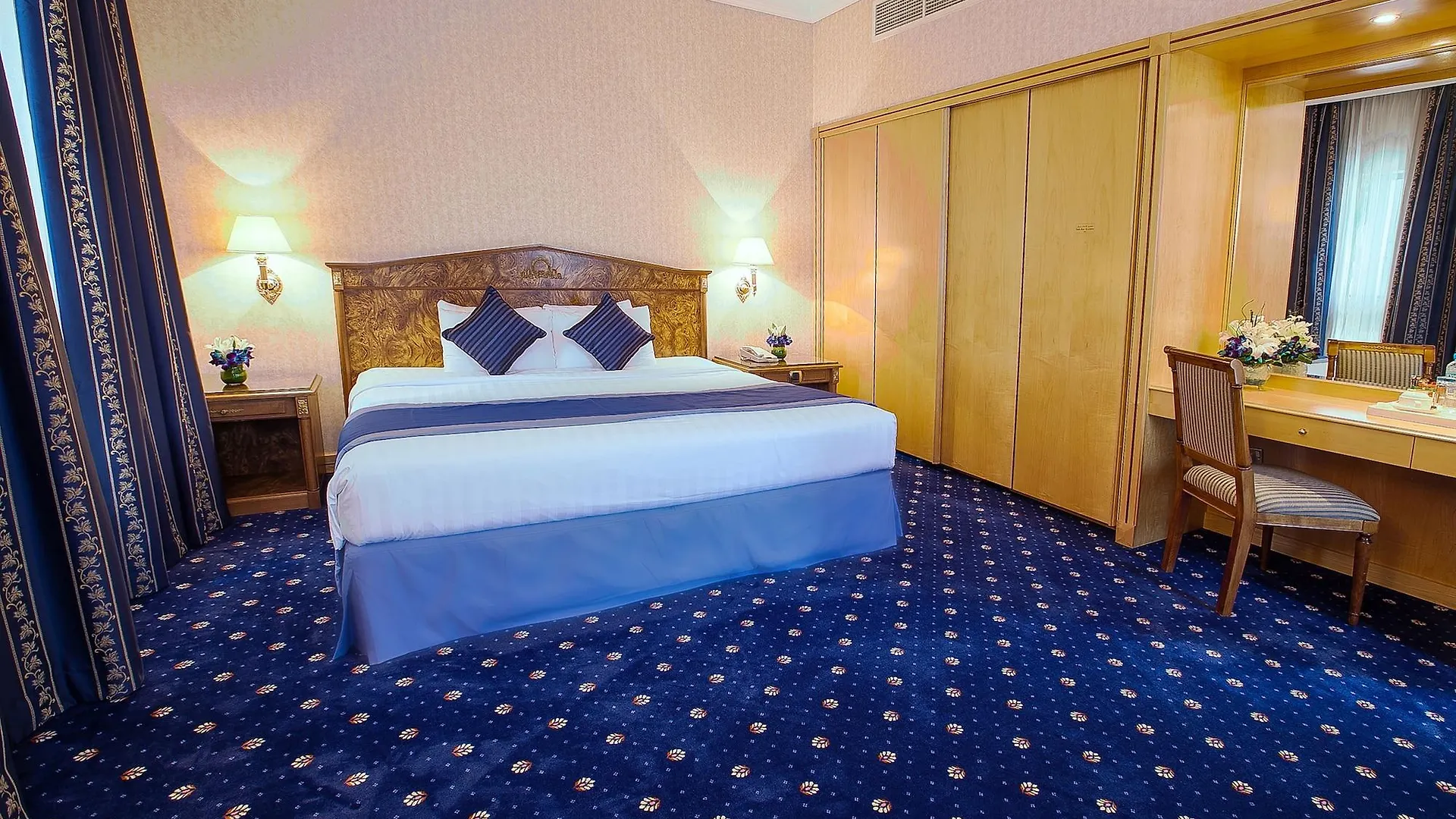 Capitol Hotel Jumeirah Dubaj 4*,