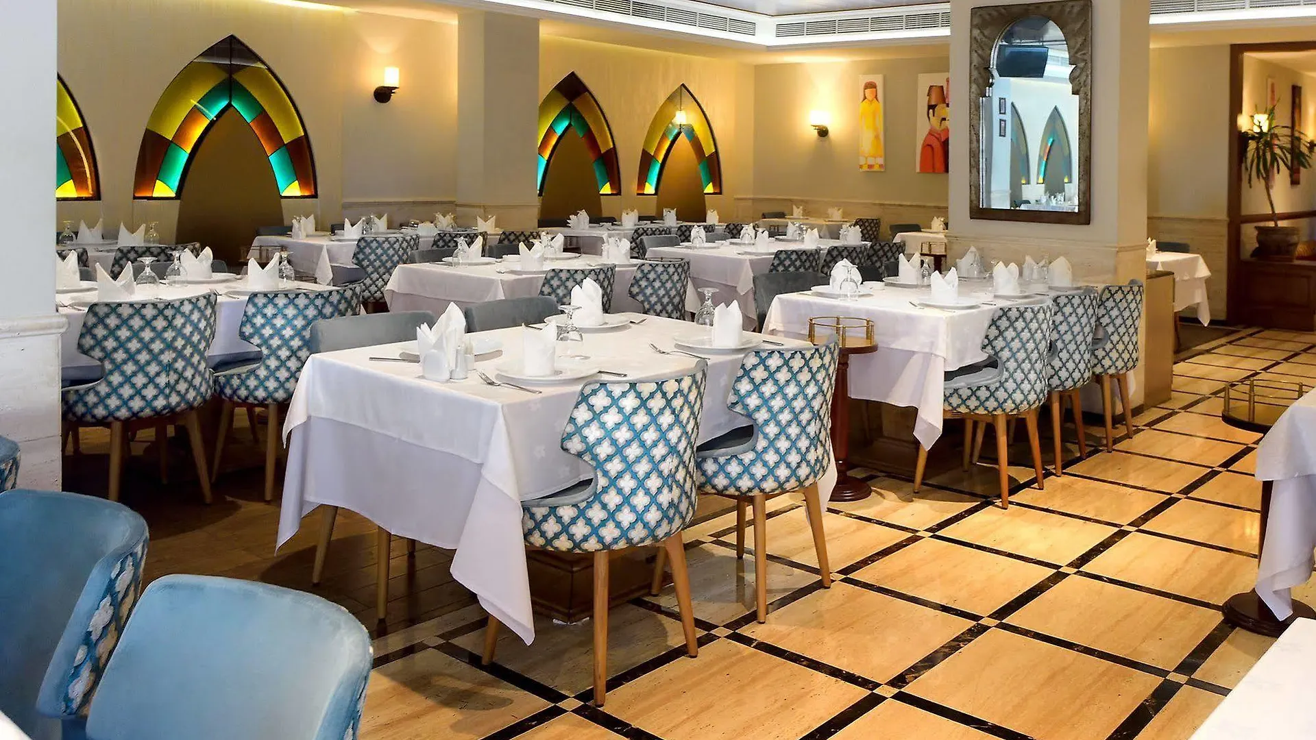 Capitol Hotel Jumeirah Dubaj 4*,